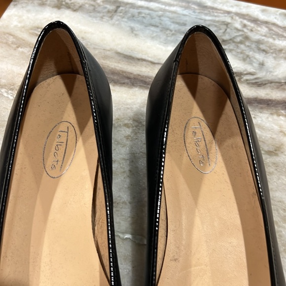 Talbots Leather Flats.  Black with patent leather accent.  Size 9 - Picture 3 of 11